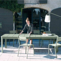 Table De Jardin 10 Personnes Avec 2 Rallonges FERMOB Oléron 155 / 255 X 100 Cm - Cerise Noire -Fermob Soldes Magasin oleron cactus maillane book2020 sebastien erome 6 min 1 8