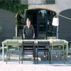 Table De Jardin 10 Personnes Avec 2 Rallonges FERMOB Oléron 155 / 255 X 100 Cm - Cerise Noire -Fermob Soldes Magasin oleron cactus maillane book2020 sebastien erome 8 min 1 8